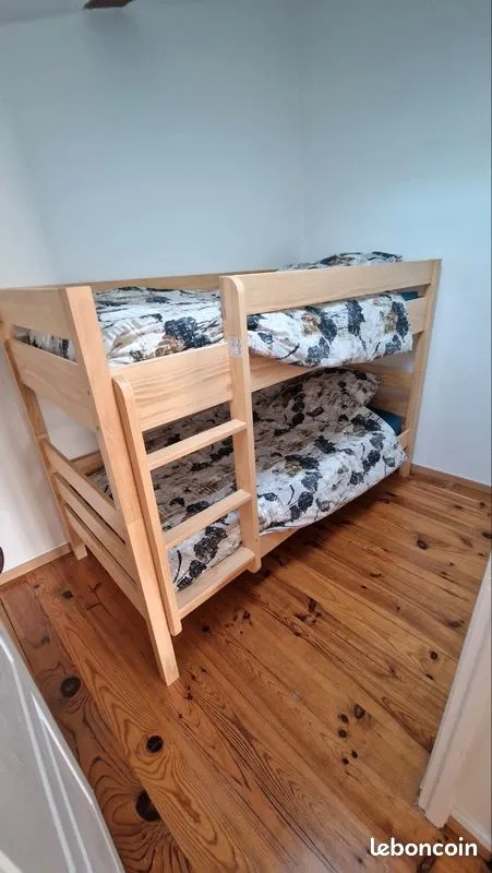 Lits superposés pour quatre couchages