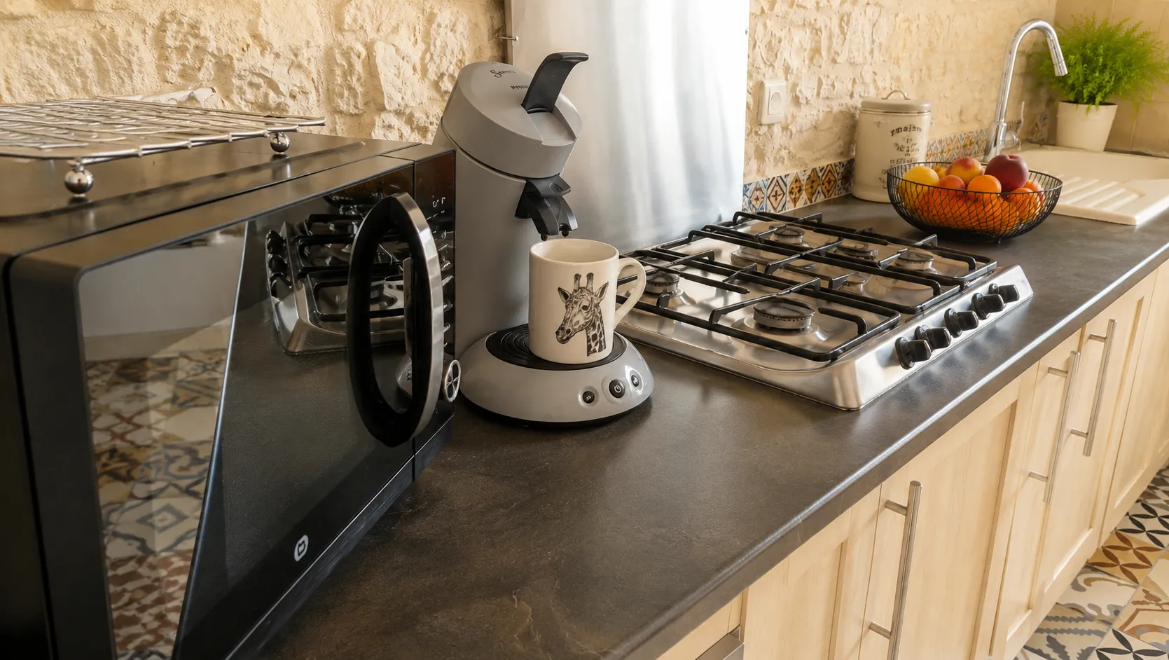 Coin café avec cafetière et plaque au gaz